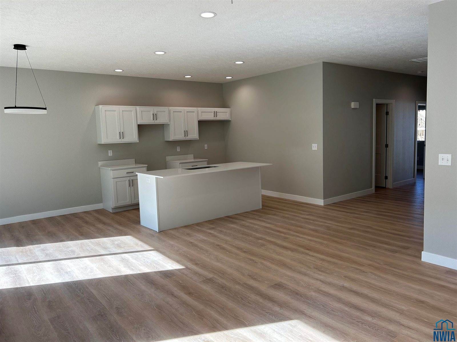 2412 Hinrich Ct, Sioux City, IA 51103