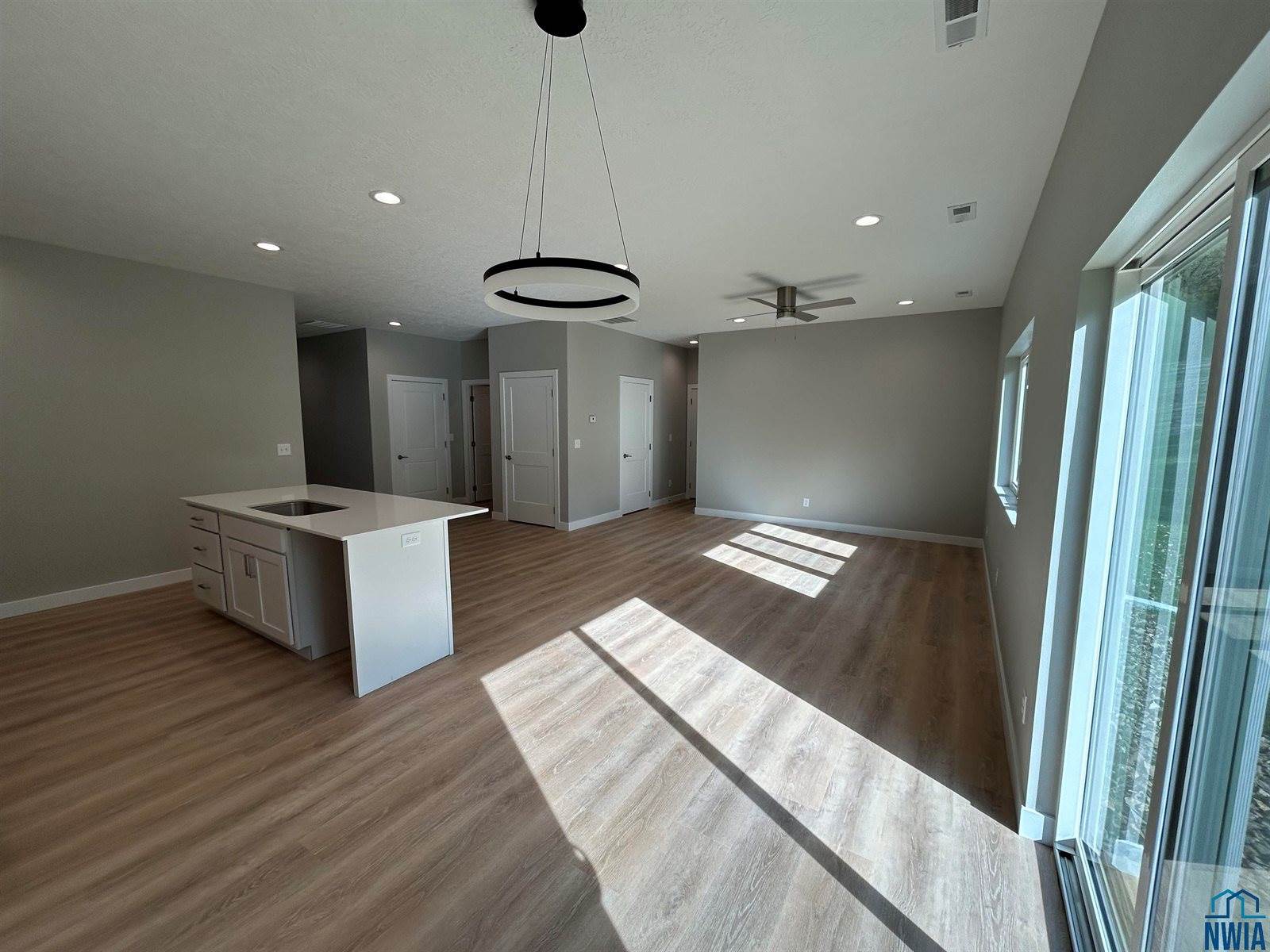 2412 Hinrich Ct, Sioux City, IA 51103