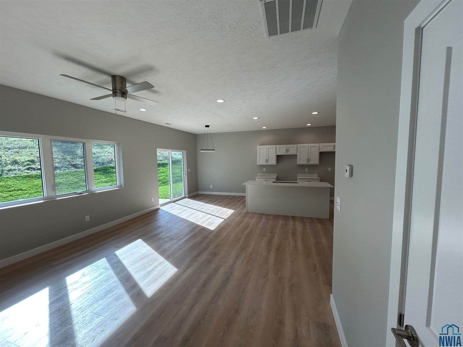 2412 Hinrich Ct, Sioux City, IA 51103