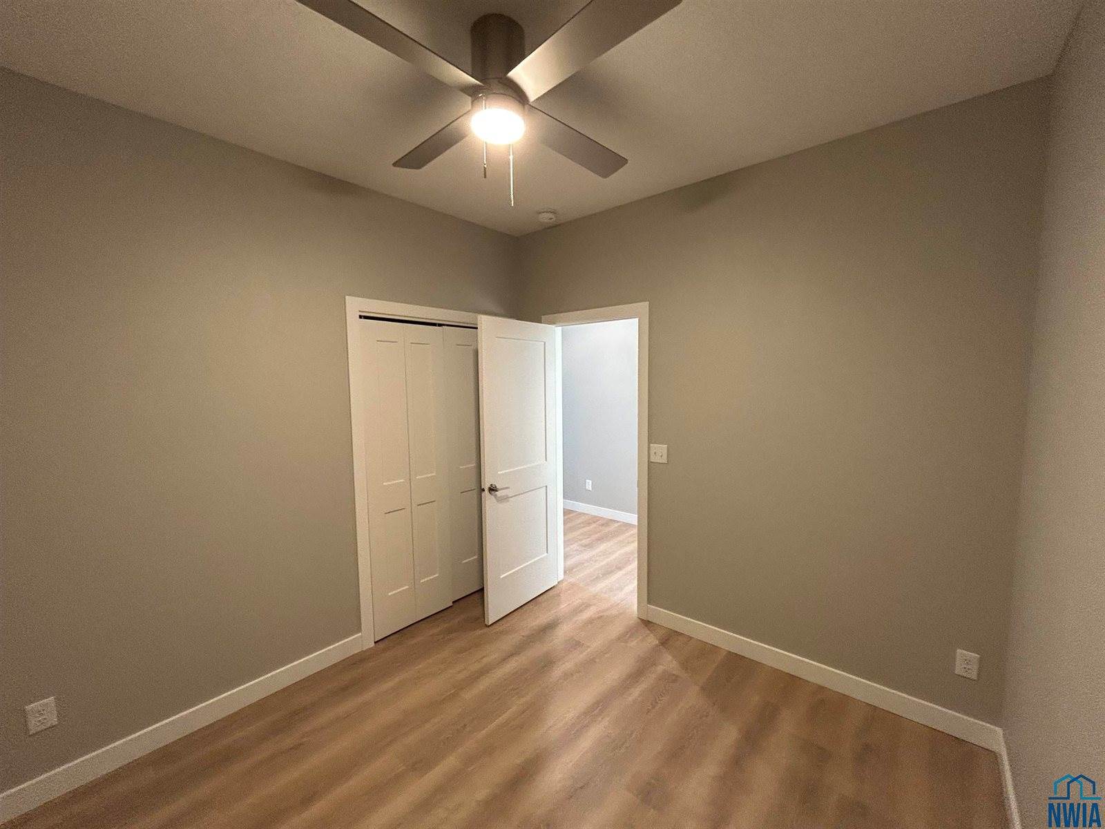 2412 Hinrich Ct, Sioux City, IA 51103