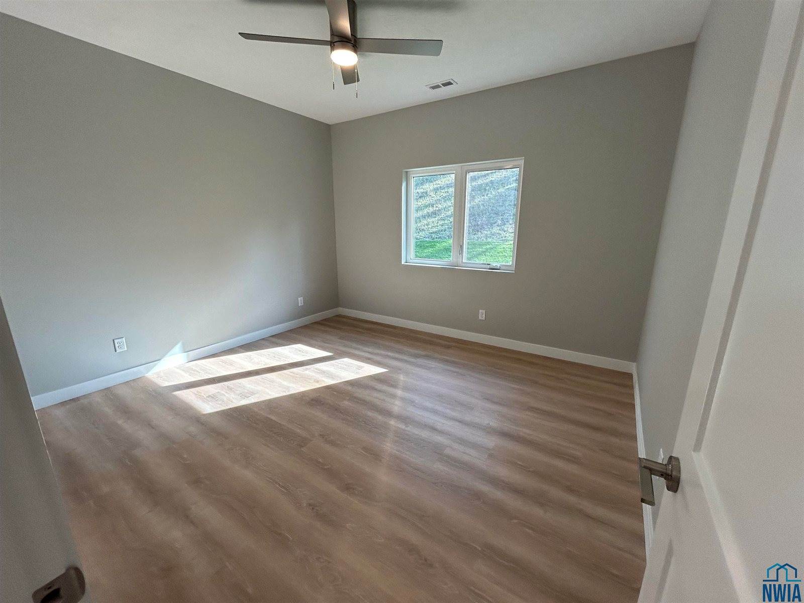 2412 Hinrich Ct, Sioux City, IA 51103