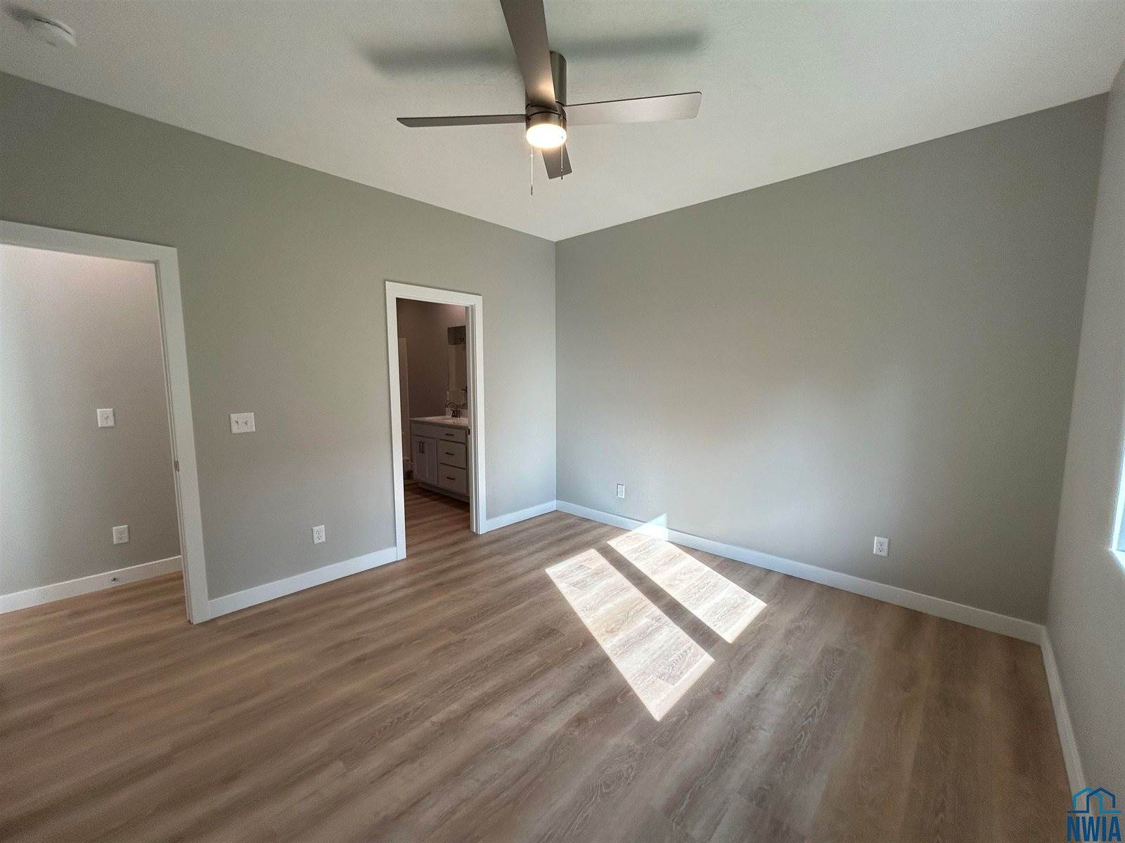 2412 Hinrich Ct, Sioux City, IA 51103