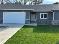 2412 Hinrich Ct, Sioux City, IA 51103