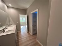 2412 Hinrich Ct, Sioux City, IA 51103