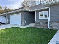 2412 Hinrich Ct, Sioux City, IA 51103