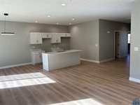 2412 Hinrich Ct, Sioux City, IA 51103