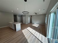 2412 Hinrich Ct, Sioux City, IA 51103