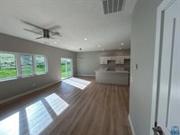 2412 Hinrich Ct, Sioux City, IA 51103