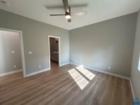 2412 Hinrich Ct, Sioux City, IA 51103