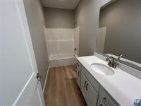 2412 Hinrich Ct, Sioux City, IA 51103