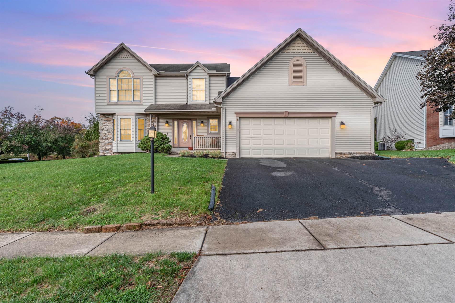 1501 Dalkeith Dr, Mechanicsburg, PA 17050