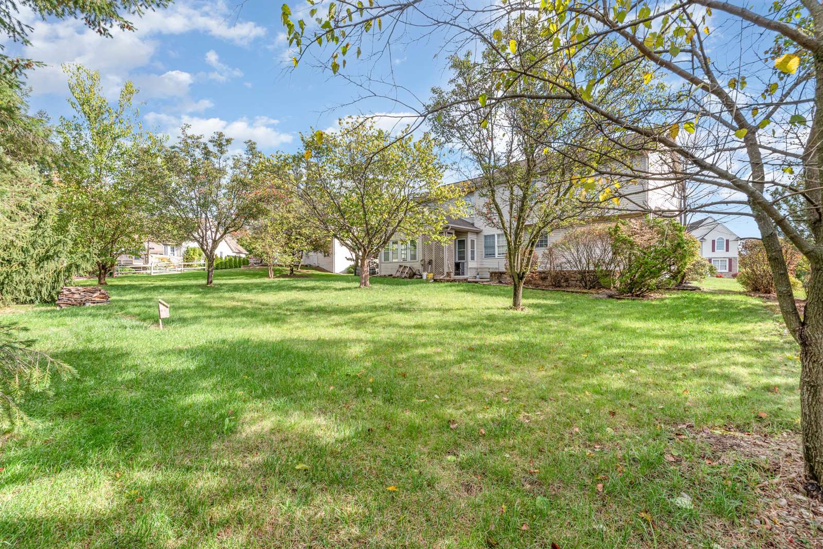 1501 Dalkeith Dr, Mechanicsburg, PA 17050