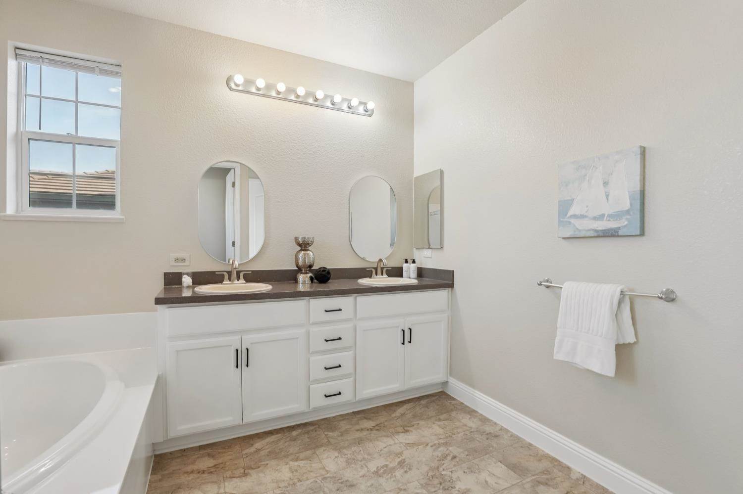 1412 Cliff Swallow Drive, Patterson, CA 95363