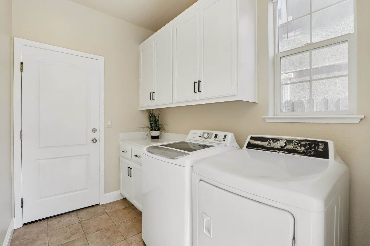 1412 Cliff Swallow Drive, Patterson, CA 95363