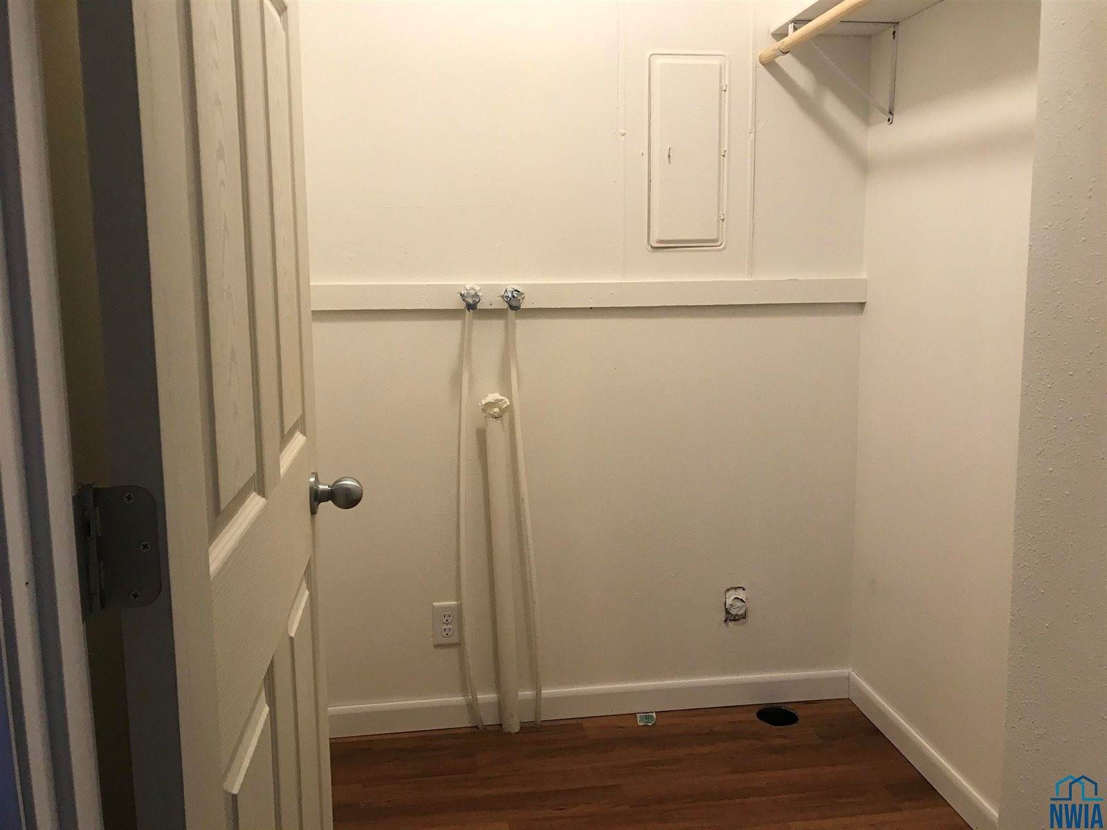 18546 140th St, Akron, IA 51001