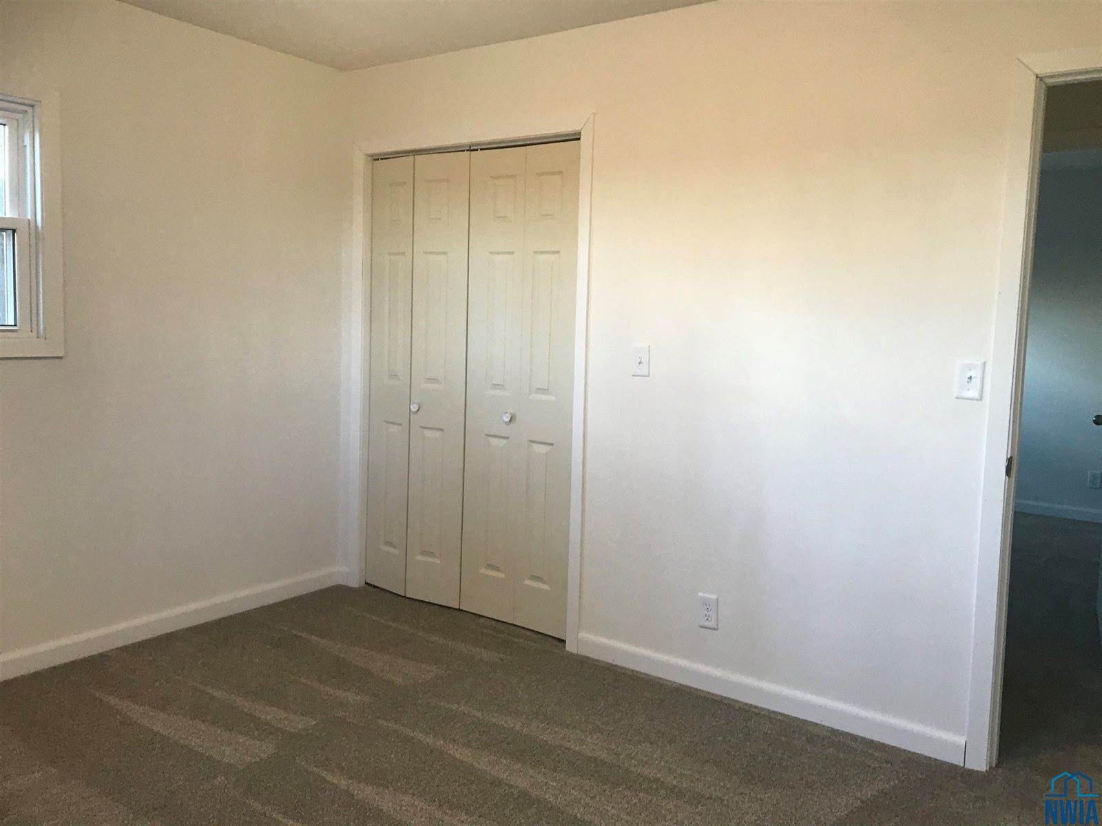 18546 140th St, Akron, IA 51001