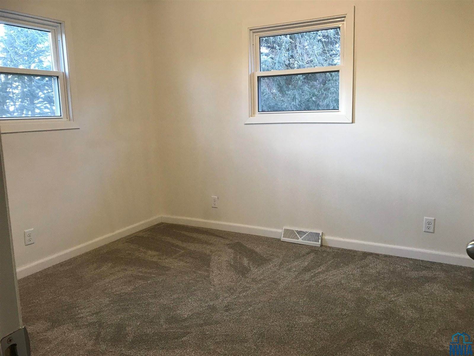 18546 140th St, Akron, IA 51001