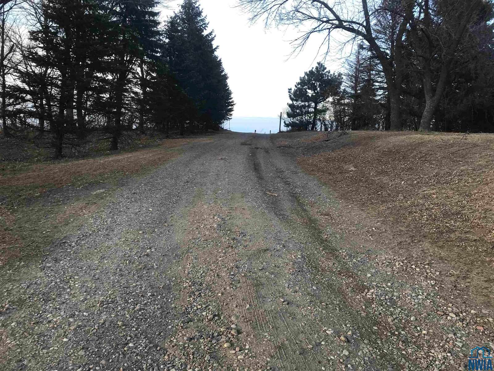 18546 140th St, Akron, IA 51001