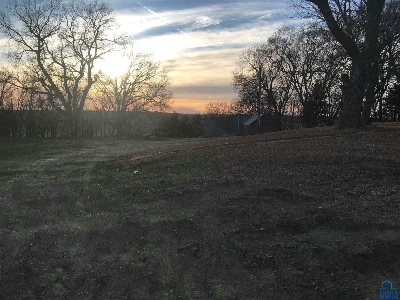 18546 140th St, Akron, IA 51001