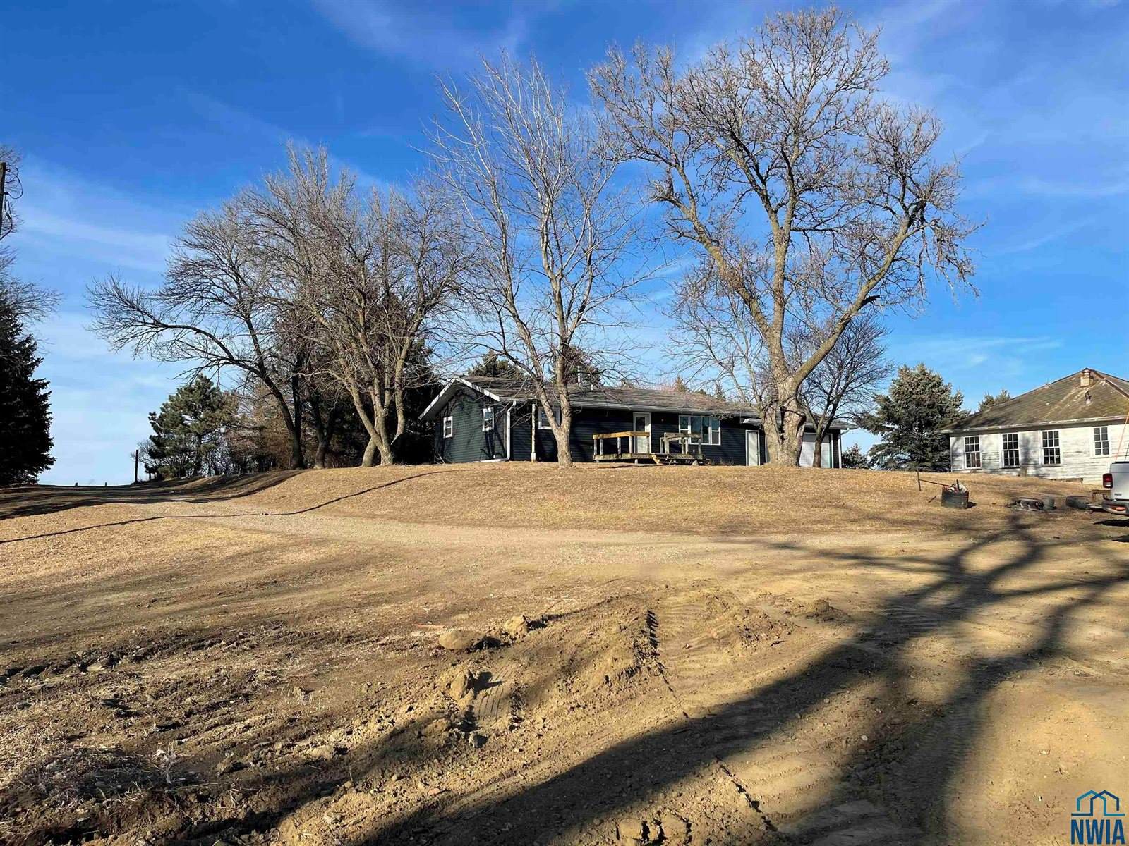 18546 140th St, Akron, IA 51001