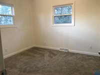 18546 140th St, Akron, IA 51001