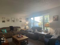 18546 140th St, Akron, IA 51001