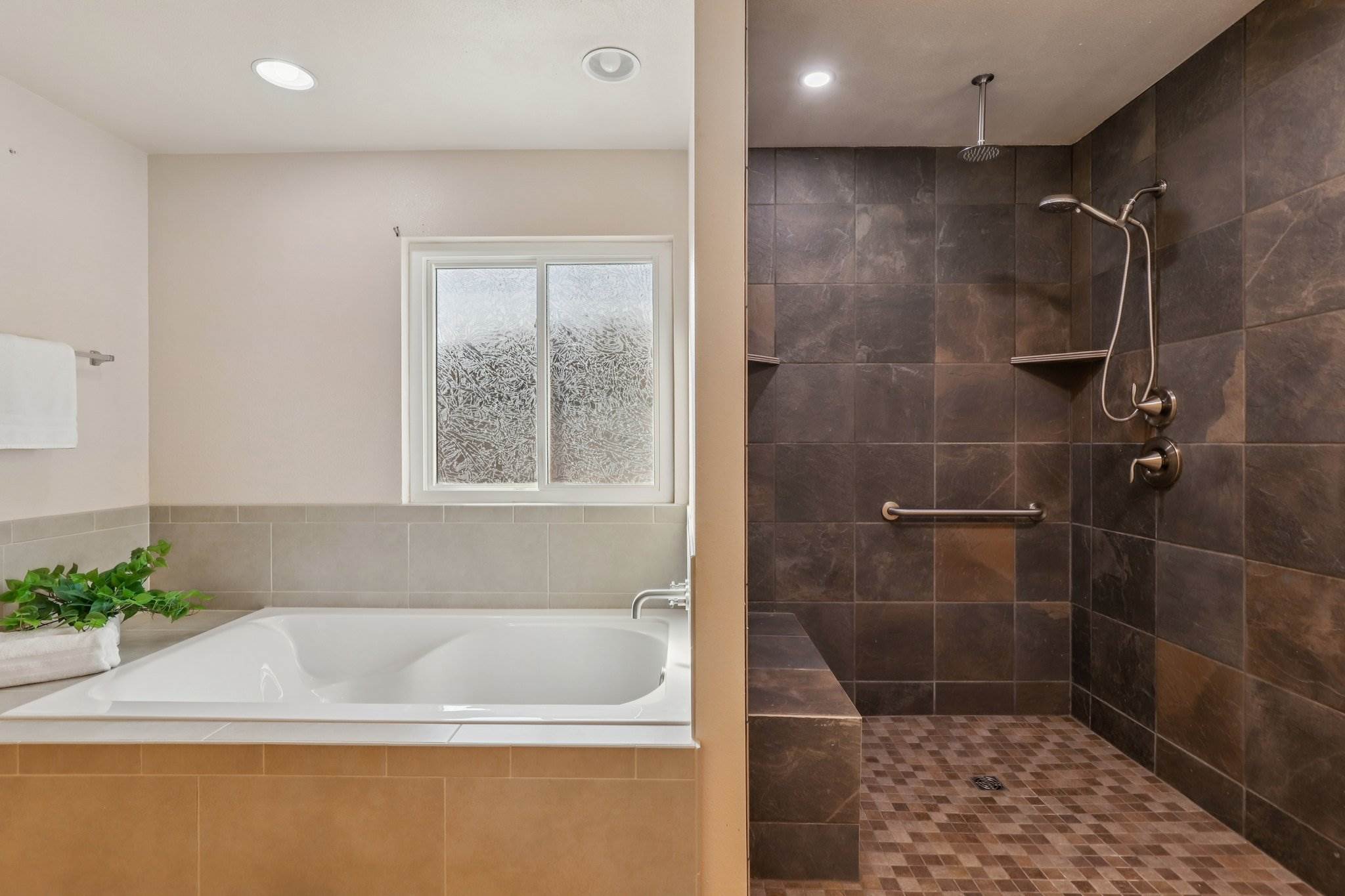 526 Grenache Ave., Madera, CA 93637