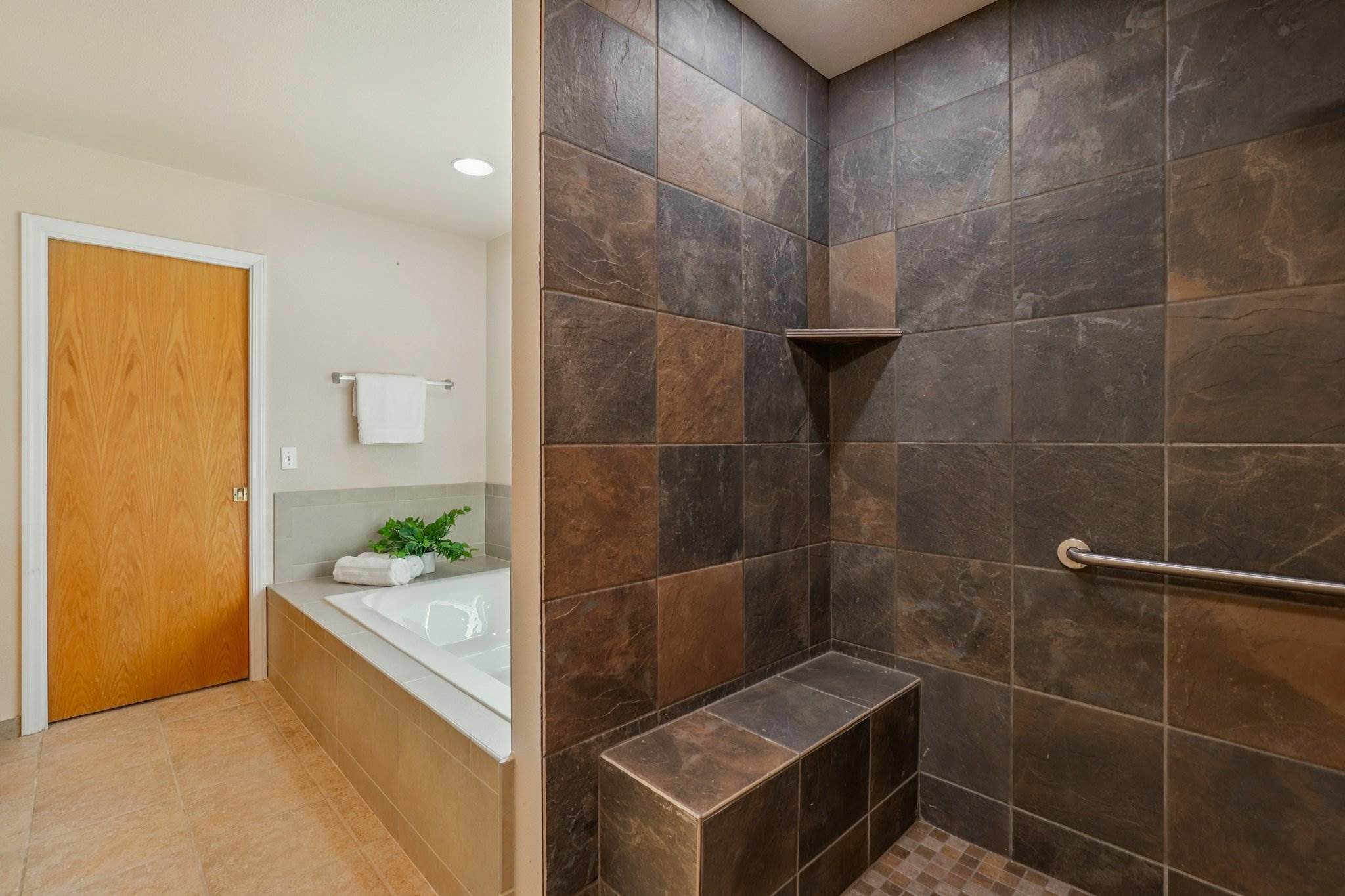 526 Grenache Ave., Madera, CA 93637