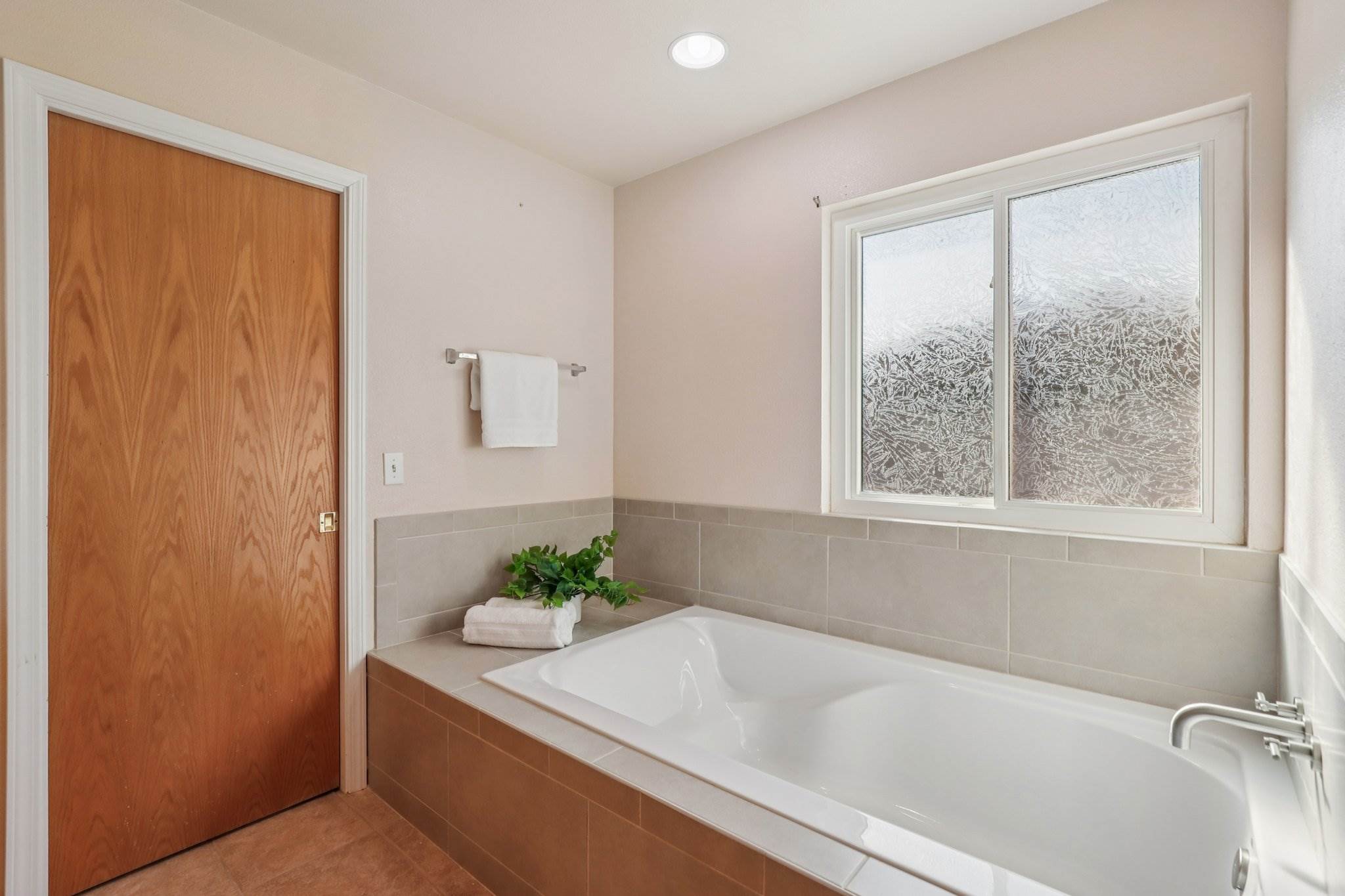 526 Grenache Ave., Madera, CA 93637