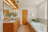 526 Grenache Ave., Madera, CA 93637