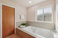 526 Grenache Ave., Madera, CA 93637