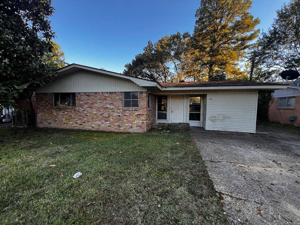 504 Redwater Rd, Wake Village, TX 75501