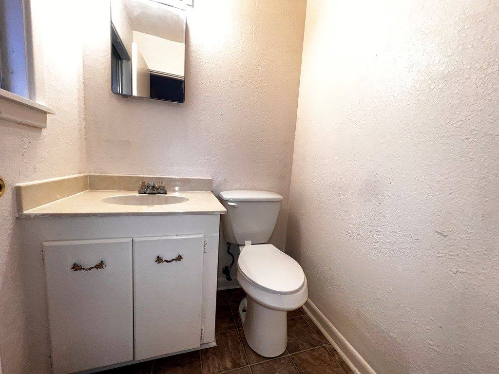 504 Redwater Rd, Wake Village, TX 75501