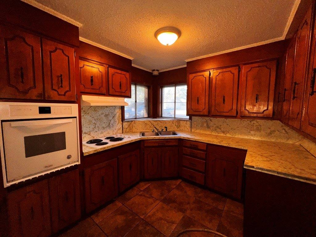 504 Redwater Rd, Wake Village, TX 75501