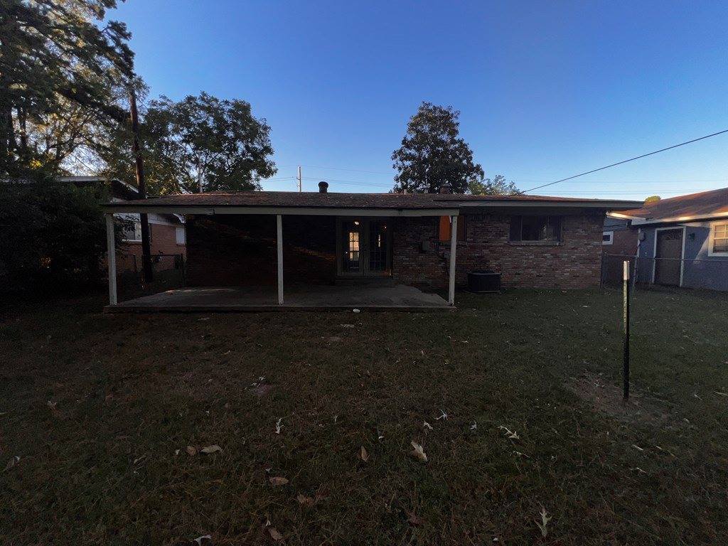 504 Redwater Rd, Wake Village, TX 75501