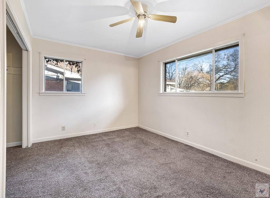 504 Redwater Rd, Wake Village, TX 75501