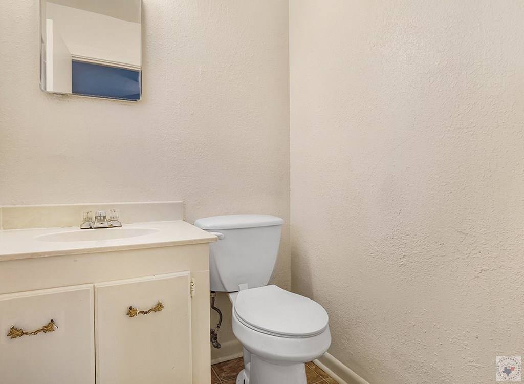 504 Redwater Rd, Wake Village, TX 75501