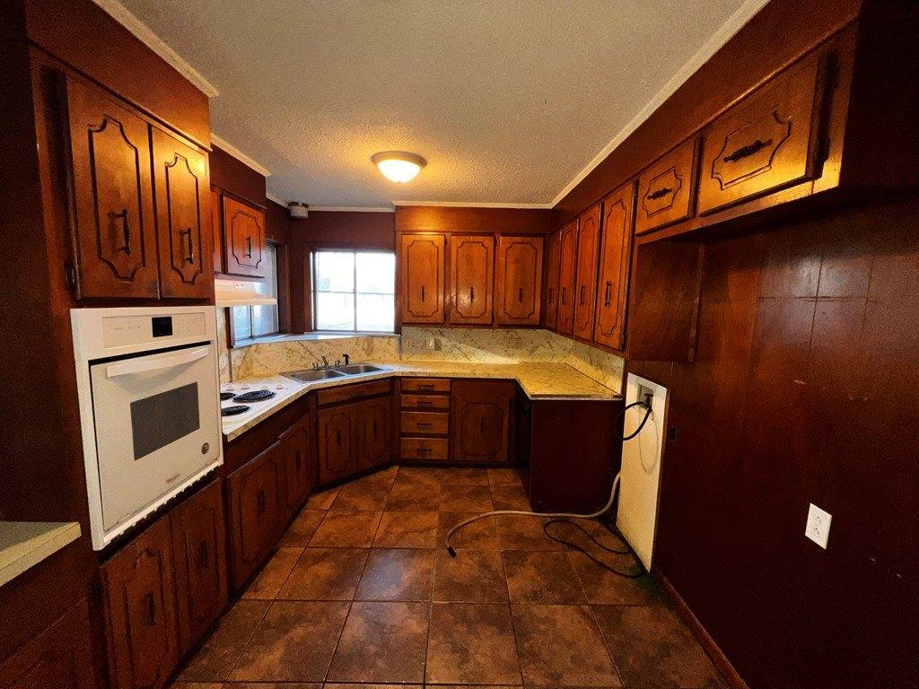 504 Redwater Rd, Wake Village, TX 75501