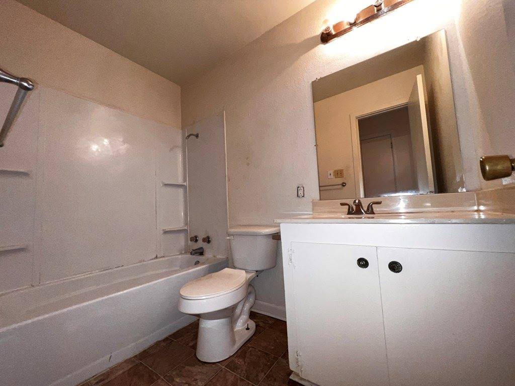 504 Redwater Rd, Wake Village, TX 75501