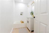 802 East Delaware Avenue, McAlester, OK 74501