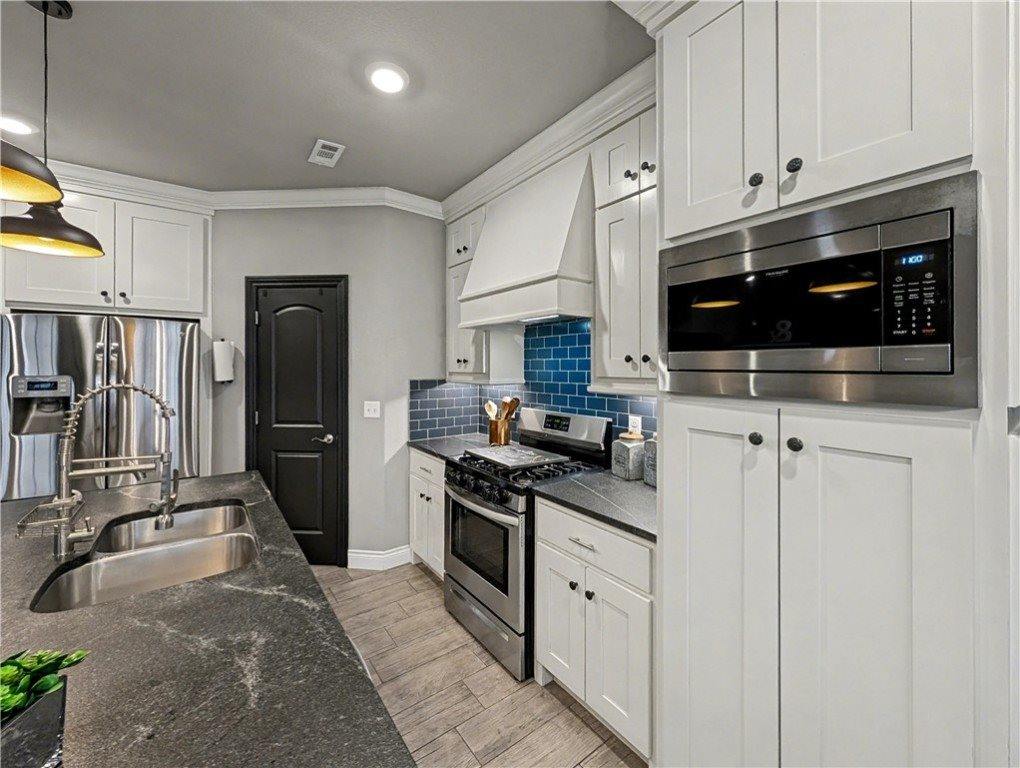 921 West Ashmore Landing Loop, Centerton, AR 72719