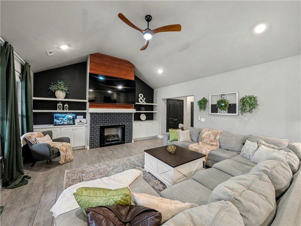 921 West Ashmore Landing Loop, Centerton, AR 72719