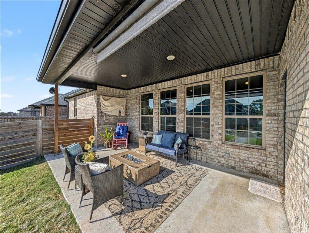 921 West Ashmore Landing Loop, Centerton, AR 72719