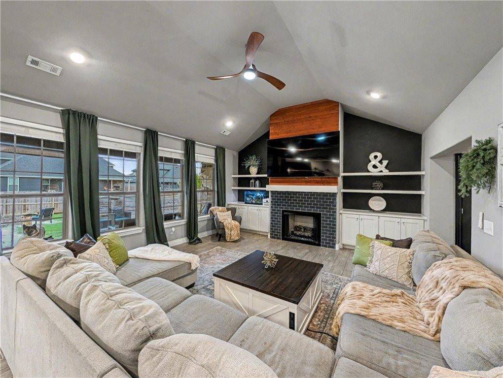 921 West Ashmore Landing Loop, Centerton, AR 72719