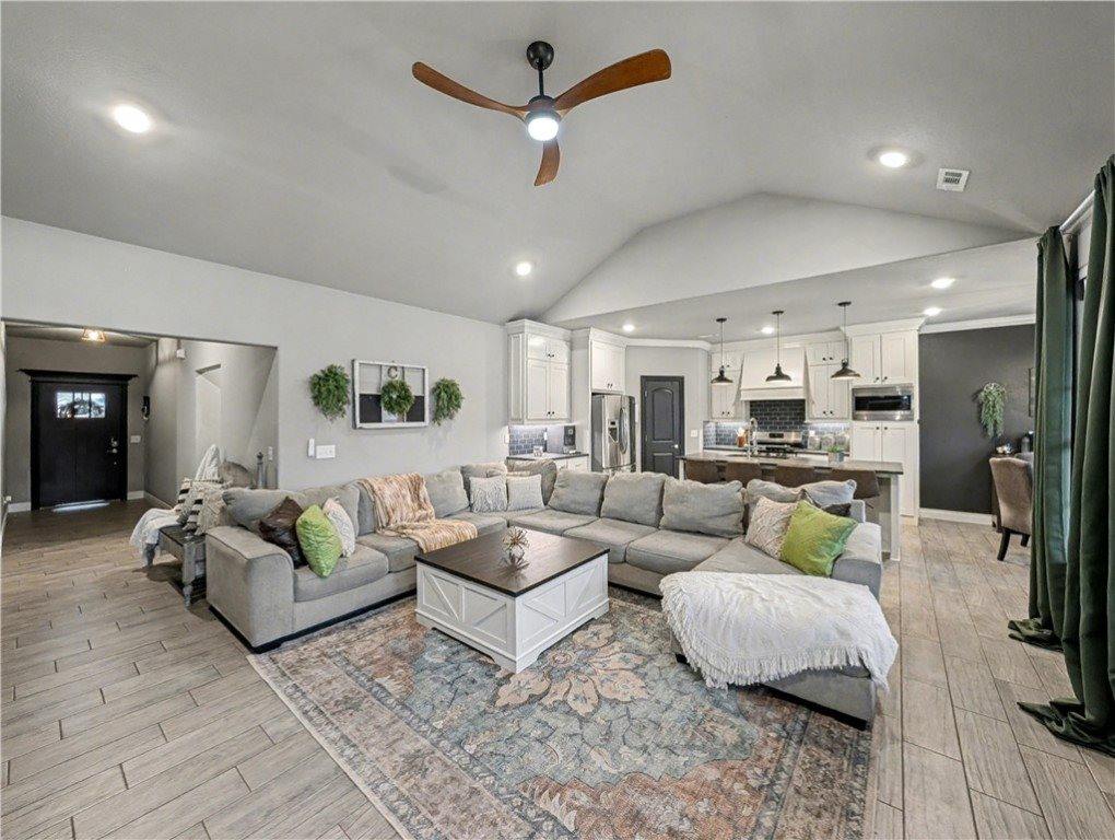 921 West Ashmore Landing Loop, Centerton, AR 72719