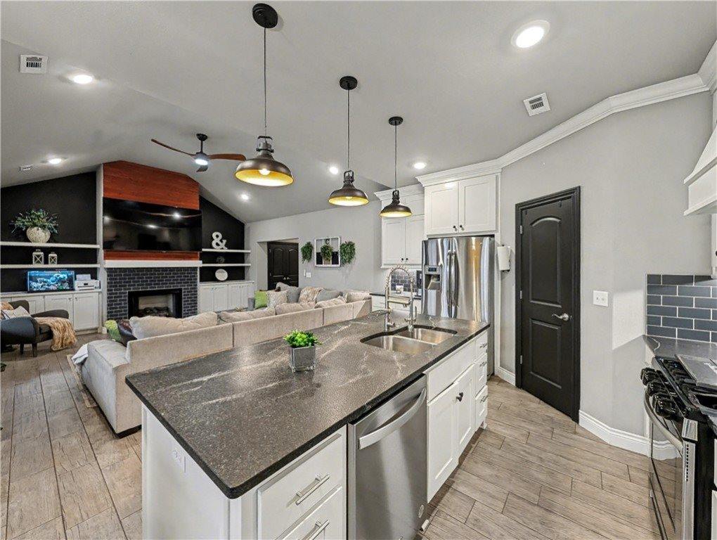 921 West Ashmore Landing Loop, Centerton, AR 72719