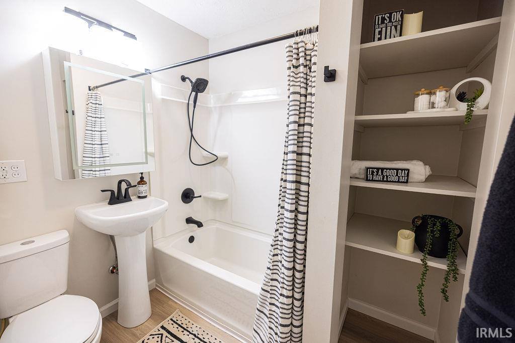 201 N Shellbark Road, Muncie, IN 47304