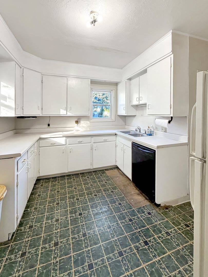 1468 South Float Avenue, Freeport, IL 61032