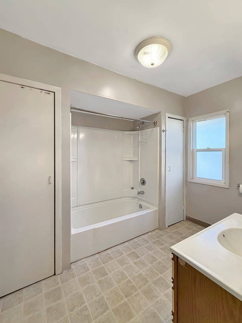 1468 South Float Avenue, Freeport, IL 61032