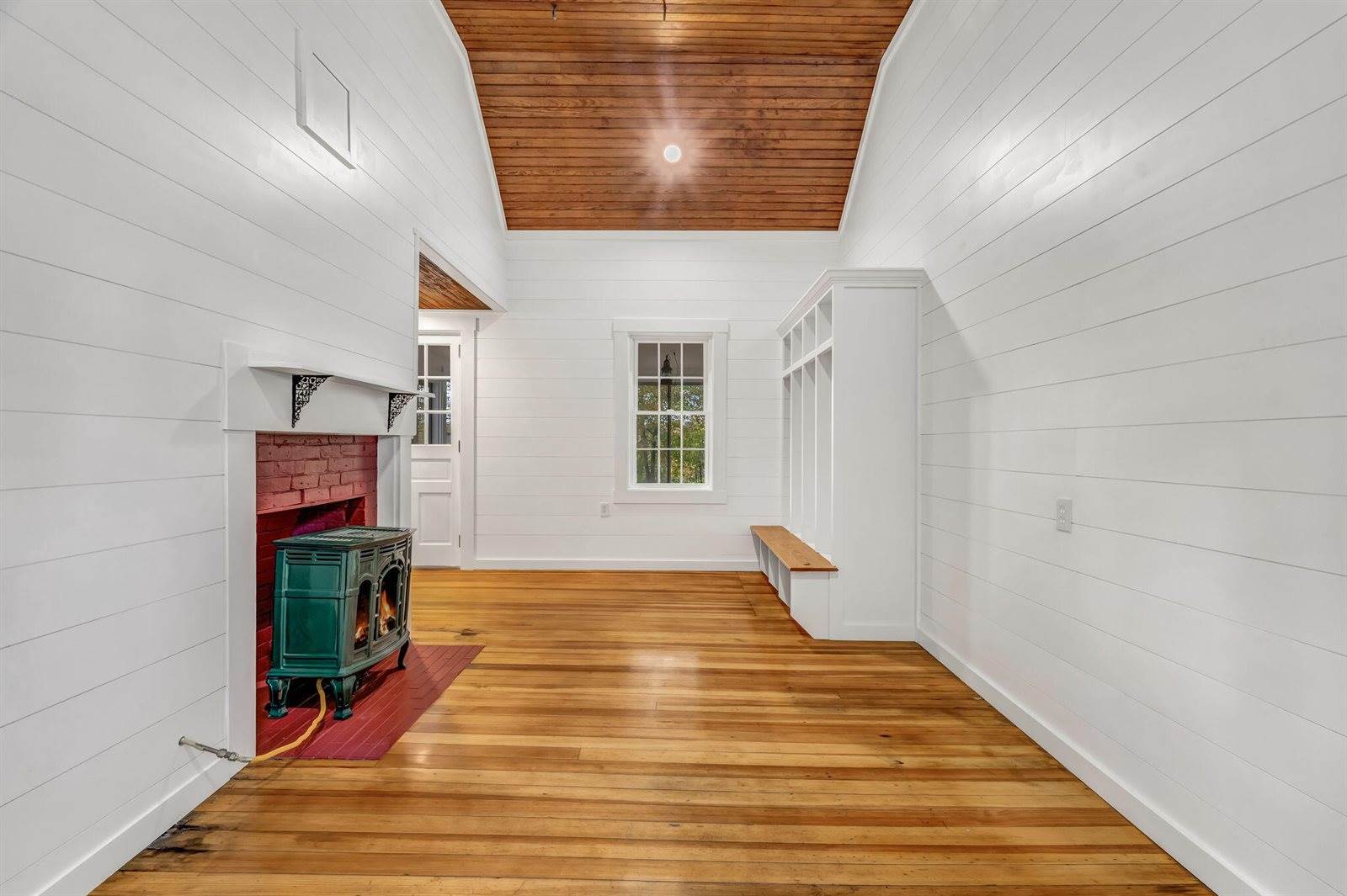 180 Main Road North, Hampden, ME 04444